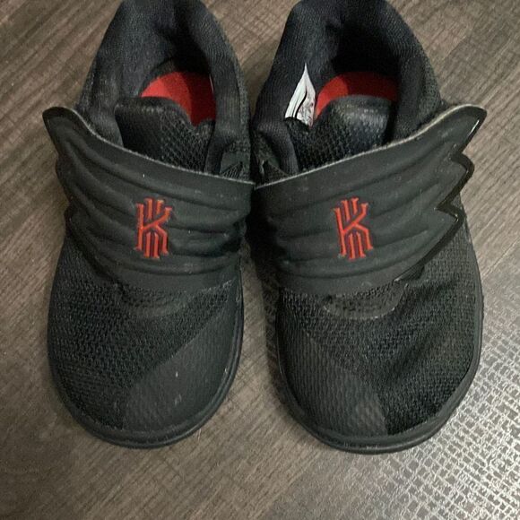 Nike Kyrie Irving toddler black 6C - Picture 2 of 6